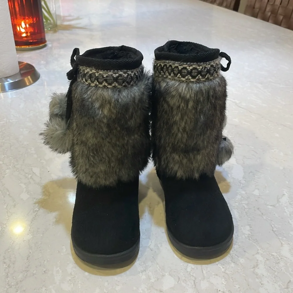 Fabkids Pom Pom Fur Fuzzy Boot. Size 9. Never worn.